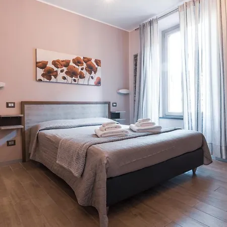 Via Venezia 76 2* La Spezia