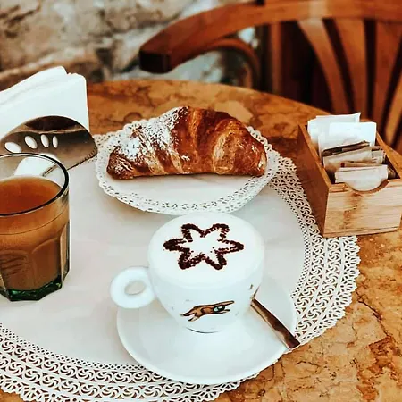 Via Venezia 76 3* La Spezia