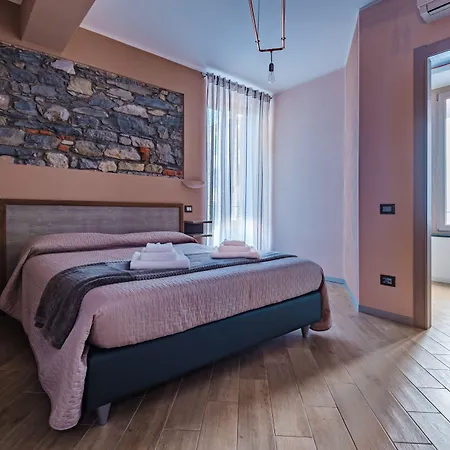 Via Venezia 76 3* La Spezia