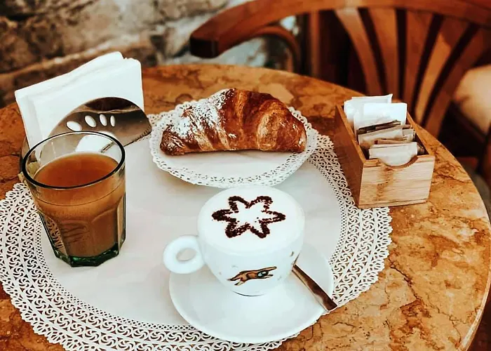 Via Venezia 76 3* Специя